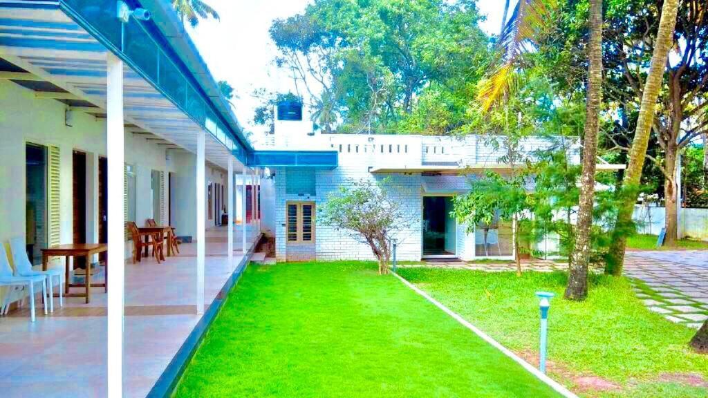 Cherai Natural Beach Hotel Cherai Beach Exterior photo